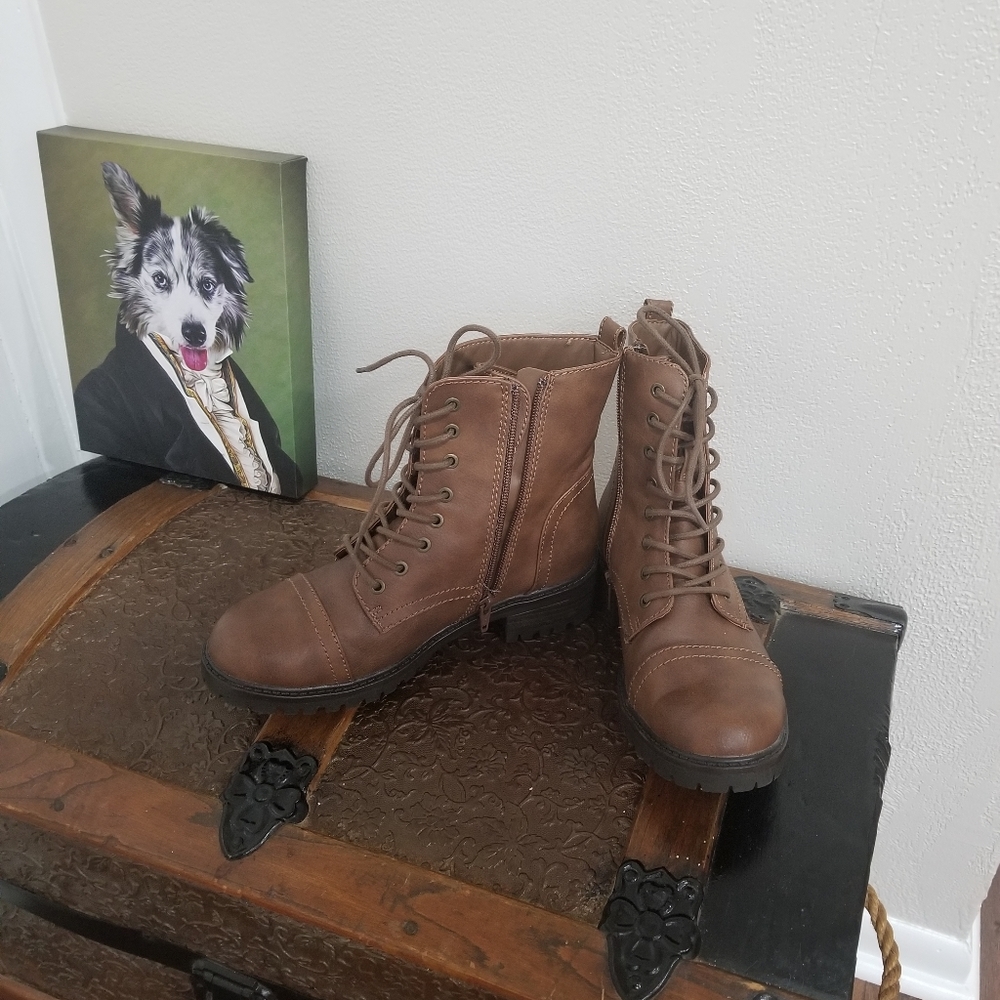 NWOT Brown Combat Boots - Picture 3 of 5